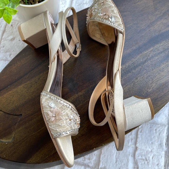 Badgley Mischka Crystal satin embellished block heels women’s size 6 - Picture 9 of 11